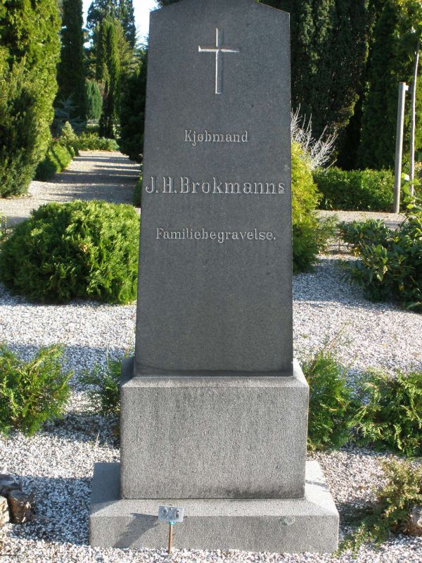 J. H. Brokmann's familiegravsted.JPG